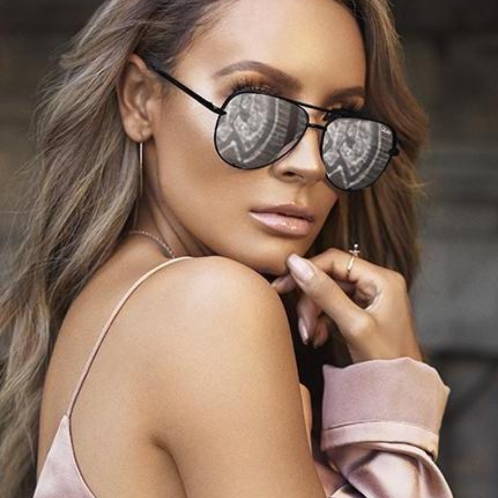 Quay x Desi High Key Sunglasses Black/Silver